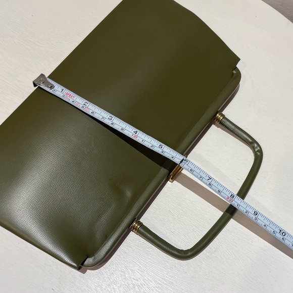 SOLD🚫Vintage 60s Pea Green Vinyl Top Handle/Clutch with Gold Tone Clasp - Picture 9 of 12